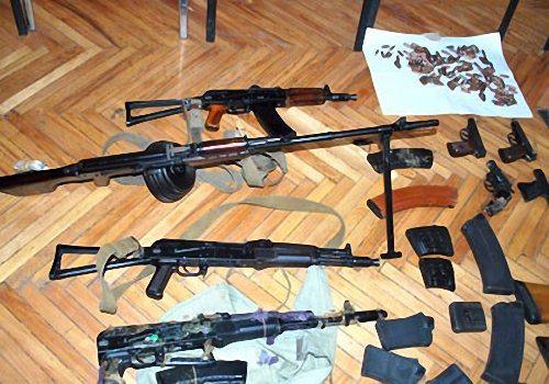 На Украине задержаны каратели с арсеналом оружия, дезертировавшие из батальона «Айдар» На Украине задержаны каратели с арсеналом оружия, дезертировавшие из батальона «Айдар»
