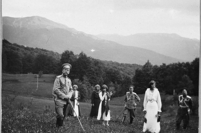 Дореволюционная Россия: редкие фотографии царской семьи из альбома, тайно вывезенного из России