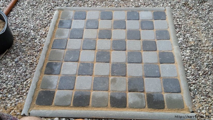 Для сада. Шахматная доска из бетона (10) (700x394, 277Kb)