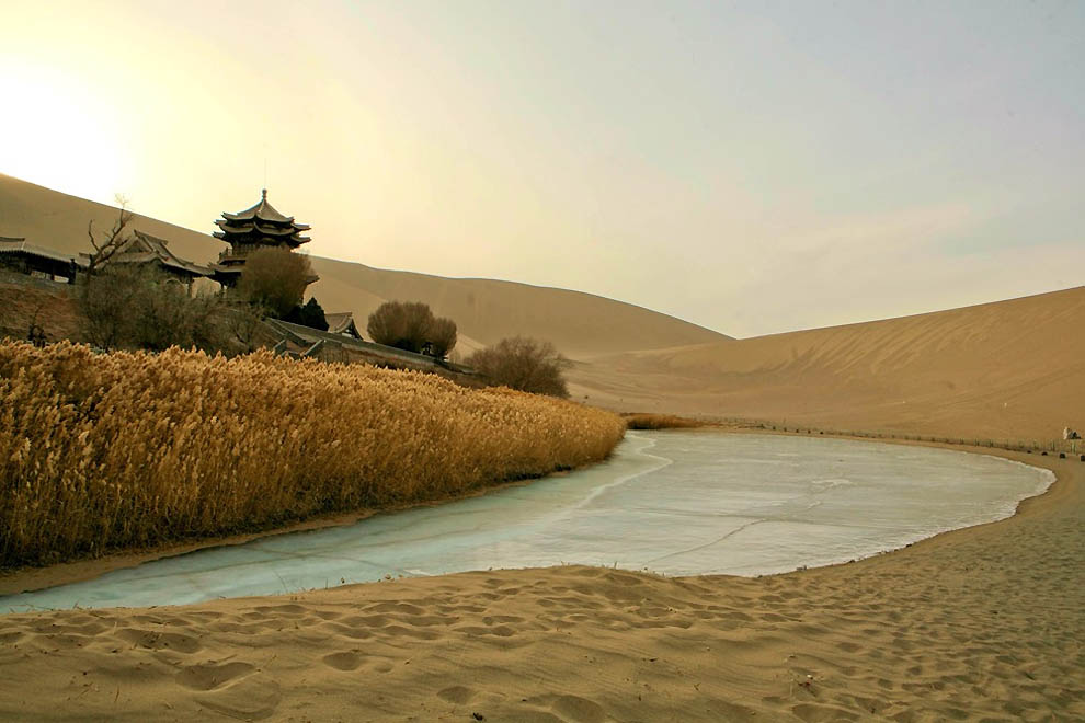 103 Озеро полумесяц китайский оазис в пустыне