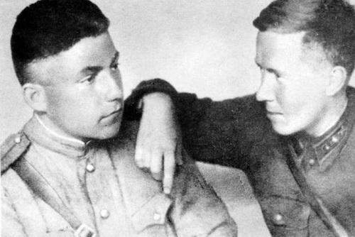 Почему Сталин вернул погоны в 1943 году Почему Сталин вернул погоны в 1943 году ВОВ 1941-1945, история СССР