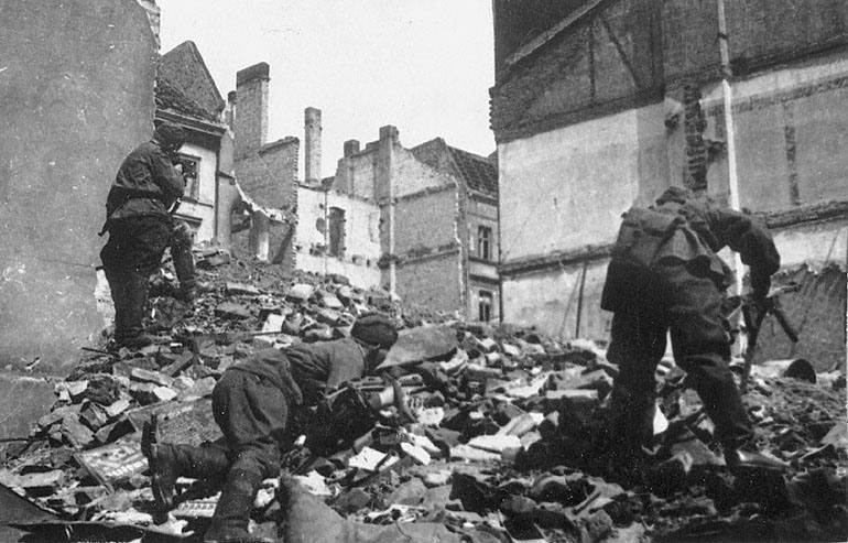 Мультатули Петр: В тот день когда взяли Берлин и фотографии Берлина 1945 Мультатули Петр: В тот день когда взяли Берлин и фотографии Берлина 1945