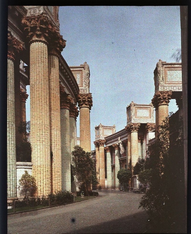 1915 Panama-Pacific-Exposition Colonnades, Palace of Fine Arts.jpg