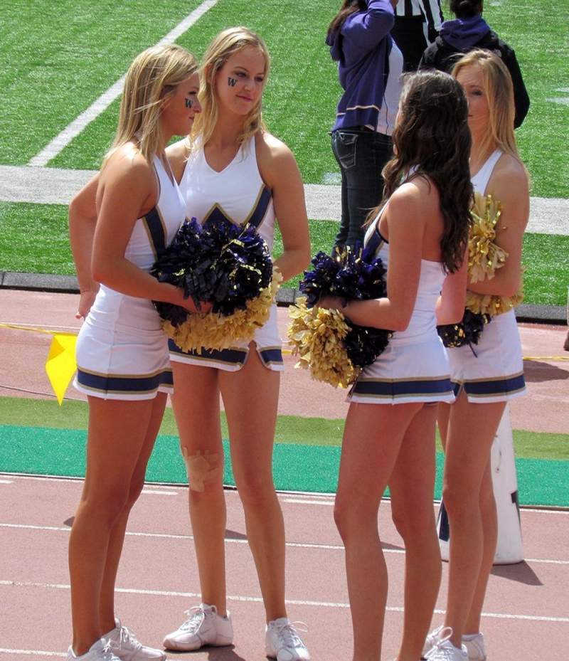 Erotic cheerleaders in their bare feet