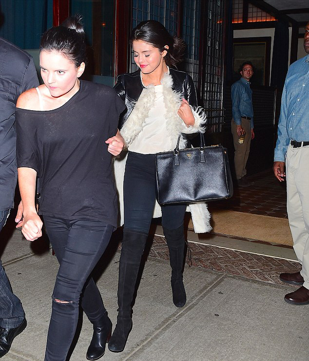 Селена Гомес с Эшли Бенсон