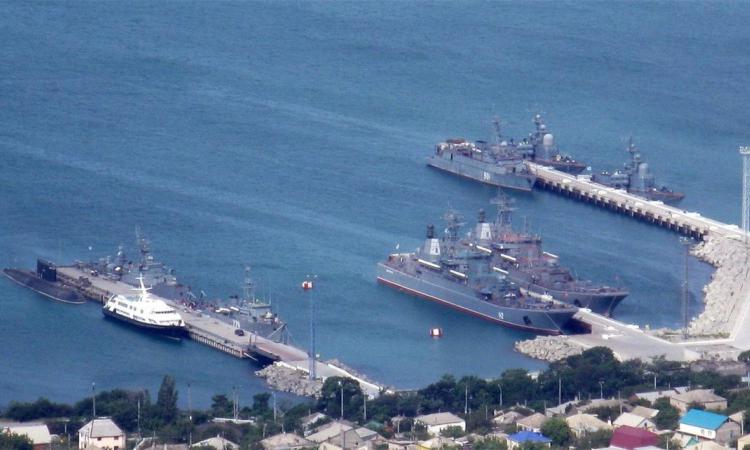 Китайские боевые корабли участвовали в Параде в Новороссийске
