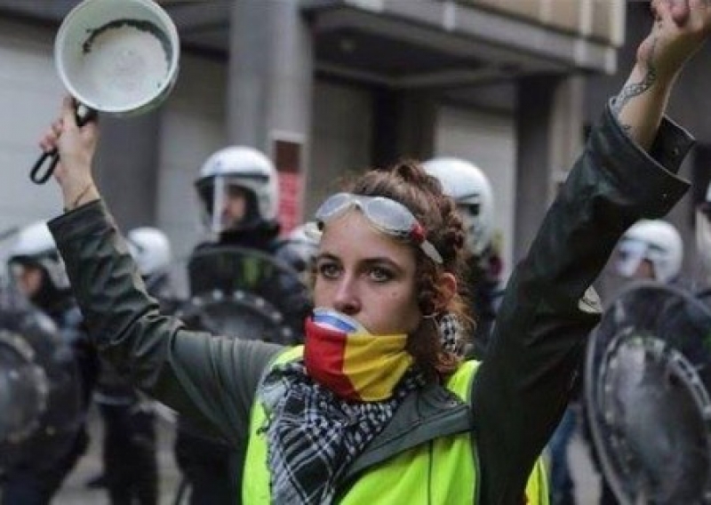 Два майдана по одному лекалу или Как Макрона язык до Киева довёл Два майдана по одному лекалу или Как Макрона язык до Киева довёл