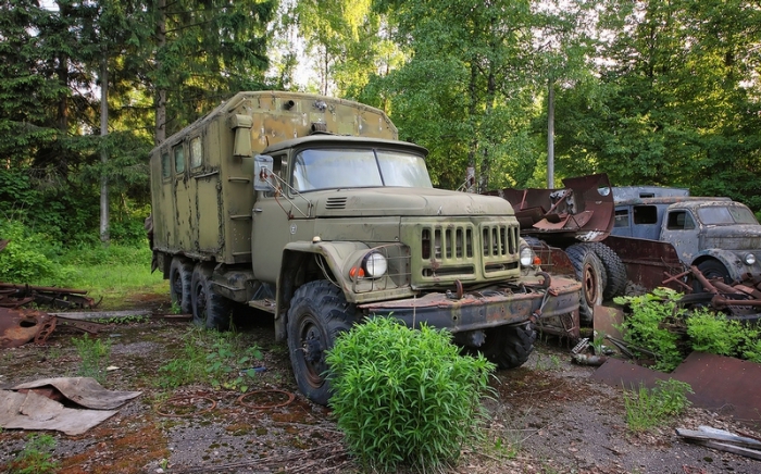 Армейский грузовик ЗИЛ-131.