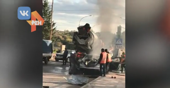 Легковушка взорвалась прямо на дороге под Тверью