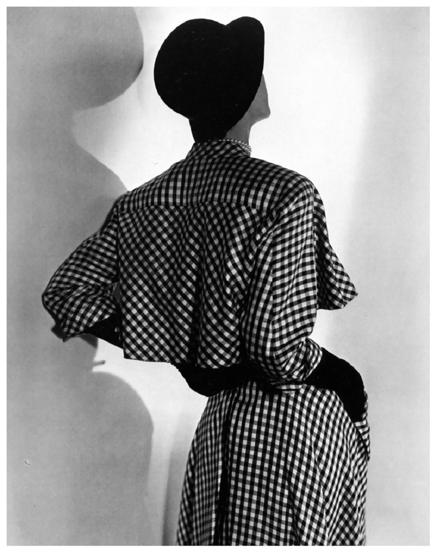 Suzy Parker modelling a Balenciaga dress at the Paris collections,Vogue 1952 Photo Horst.P Horst.jpg Suzy Parker modelling a Balenciaga dress at the Paris collections,Vogue 1952 Photo Horst.P Horst.jpg