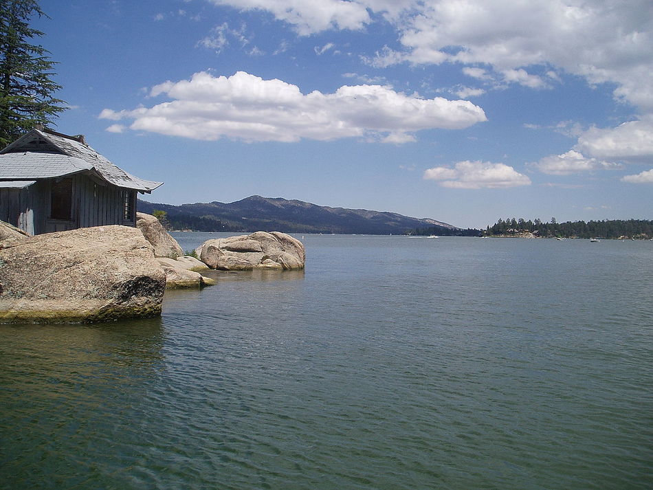 10 самых огромных и эффектных озер на планете