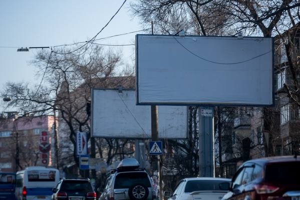 Незаконную рекламу на двух тысячах объектов потребсферы Кубани снесли «под корень»