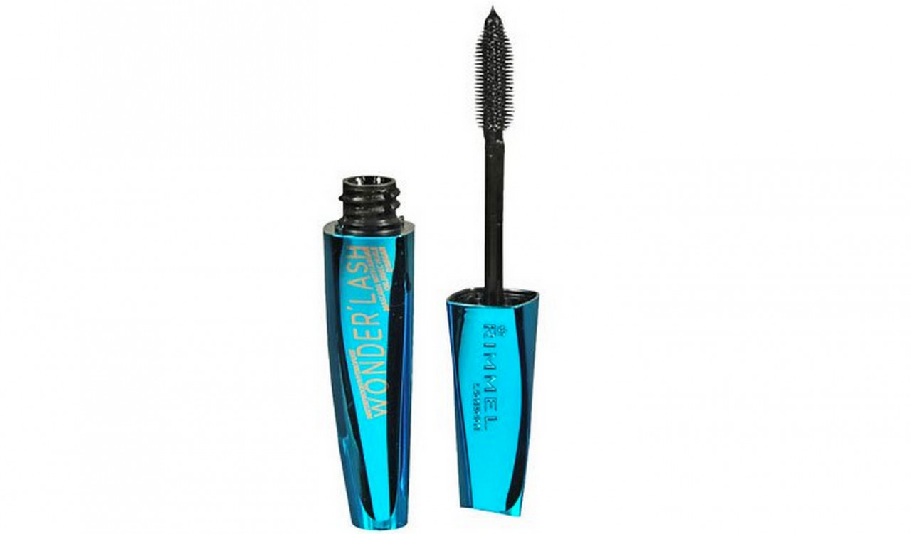 Waterproof Mascaras to Take to the Beach