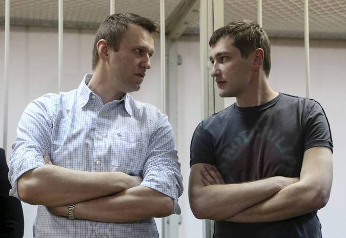 Суд отказался пересматривать дело Навальных