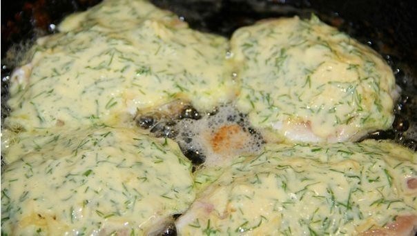 Куриные отбивные с сыром в яичном соусе: невероятно сочные и вкусные!