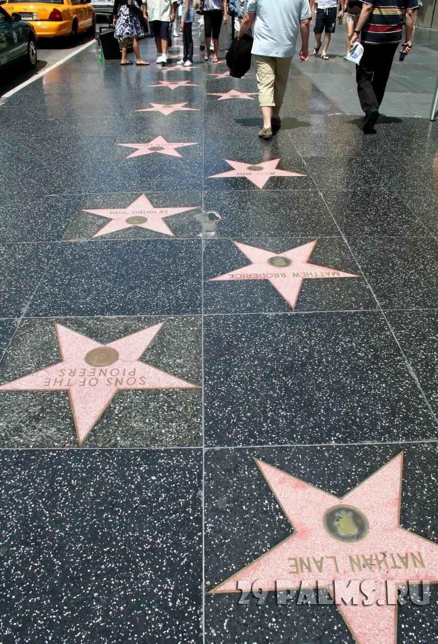 http://www.29palms.ru/photo/vip/usa/los_angeles_2009/den_1/resized/014_The_Hollywood_Walk_Of_Fame_stars_on_Hollywood_Boulevard_Foto_jabiru_-_Depositphotos.jpg