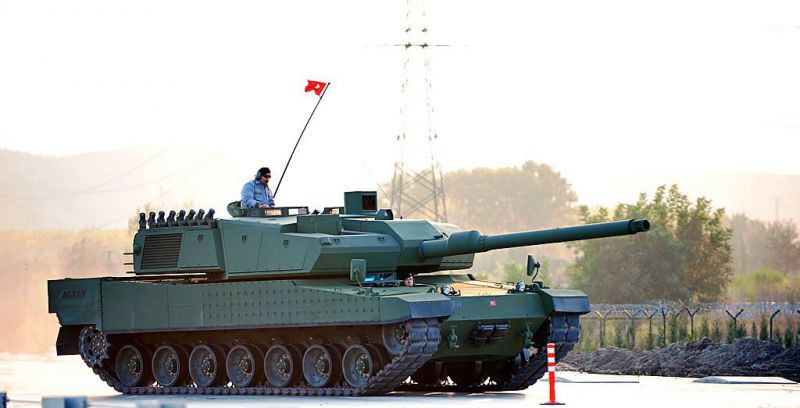 Компания Hyundai Rotem показала на выставке IDEX 2015 макет своего нового основного боевого танка K2 Black Panther