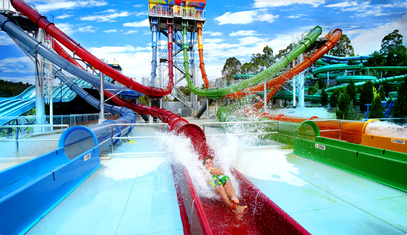 Аттракционы аквапарка Wet n` Wild Water World в Австралии. Фото