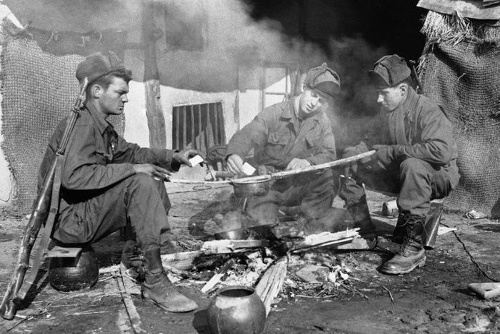 Корейская война на снимках военных фотографов (49 фото) Корейская война на снимках военных фотографов (49 фото)