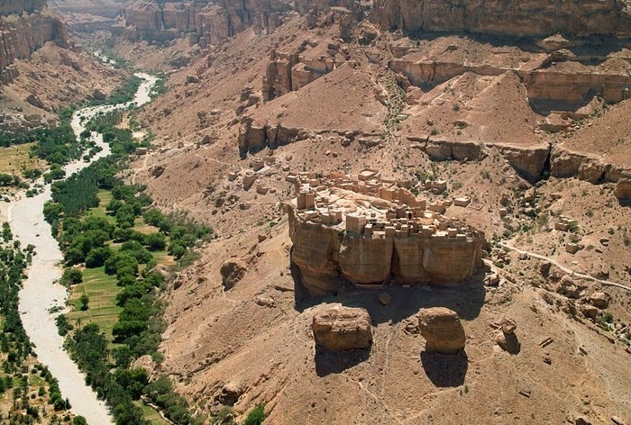 Haid Al-Jazil - 500-летний город, расположенный на плато в Йемене.