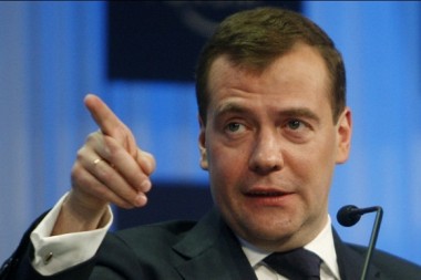 Медведев "даст по рукам" тем, кто покусится на бесплатную медицину в РФ