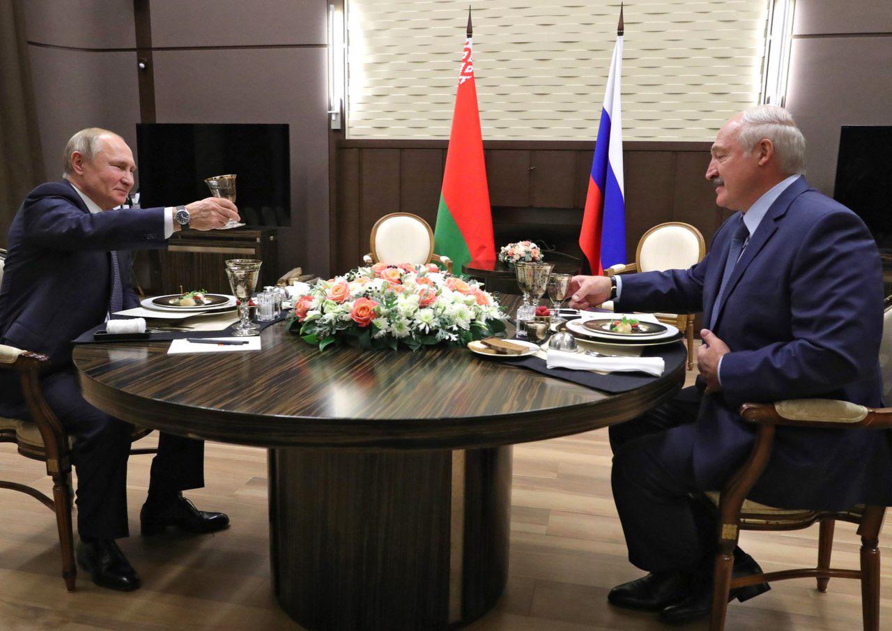 Лукашенко ответил, почему погас свет на встрече с Путиным