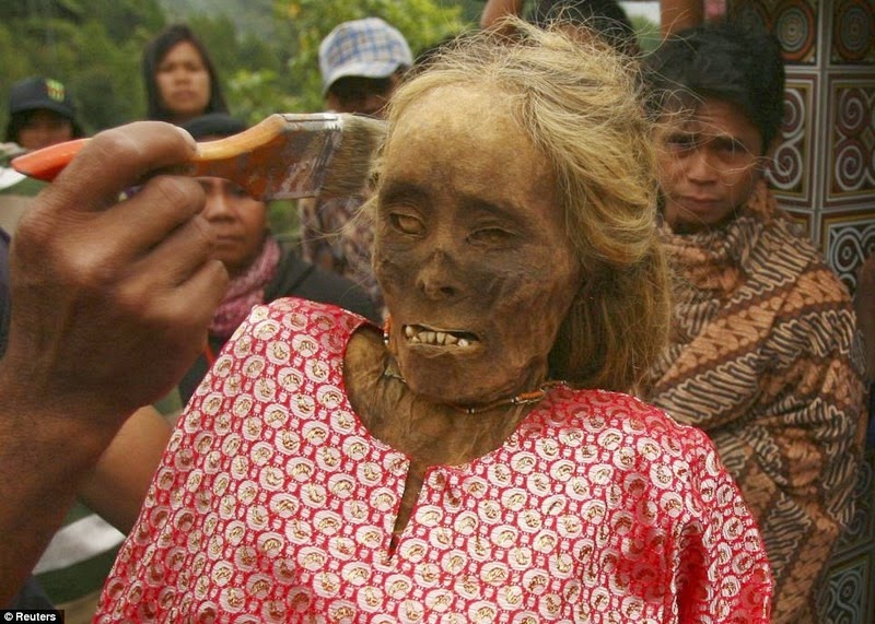 tana-toraja-burials-1[5]