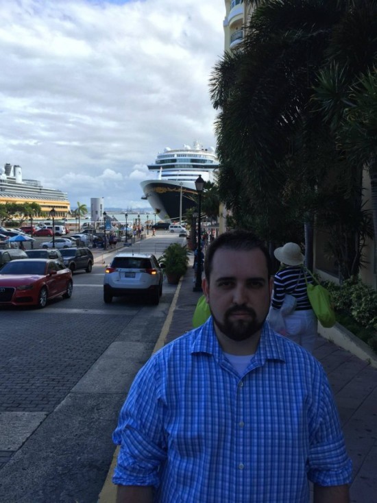 Печальный мужик отдыхает в Пуэрто-Рико грустная история, история