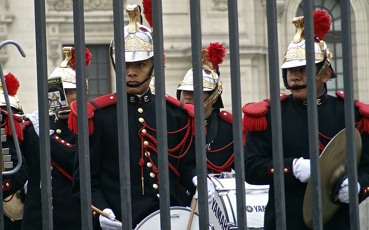 Драгуны с конскими хвостами: Президентская гвардия Перу (14)