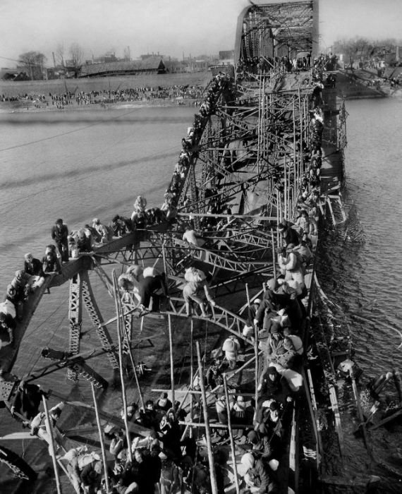 Корейская война на снимках военных фотографов (49 фото) Корейская война на снимках военных фотографов (49 фото)