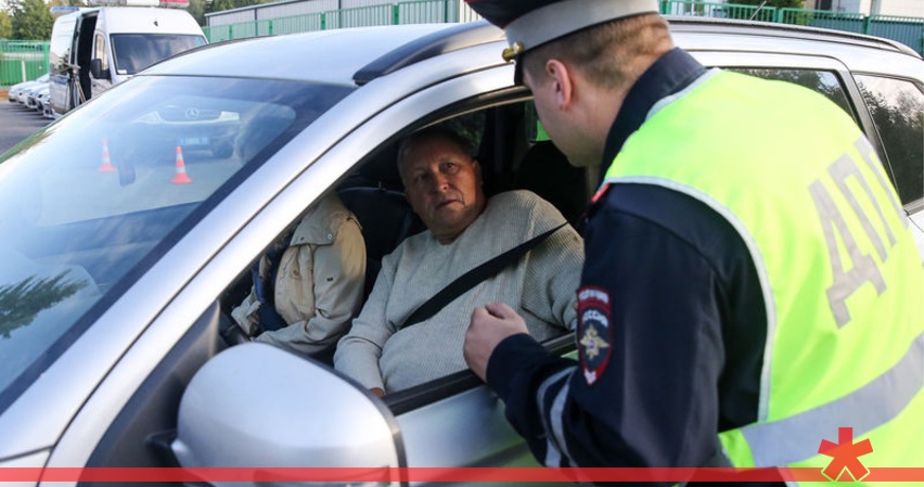 Инспекторам ГИБДД запретили грубить и курить на посту Инспекторам ГИБДД запретили грубить и курить на посту