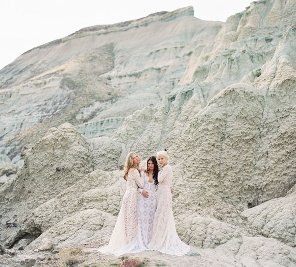 Нежные образы невест в платьях Emily Riggs