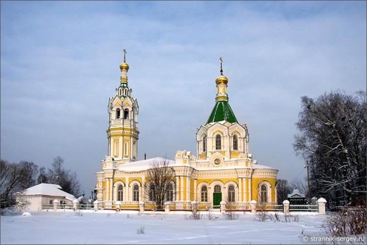 Георгиевский храм в праздничный день Георгиевский храм в праздничный день