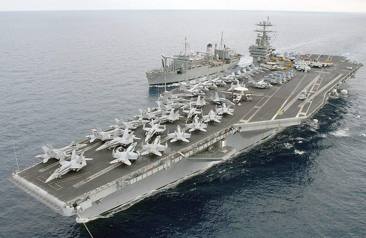 Ударная авианосная группа ВМС США начинает операции в Средиземном море (ФОТО)