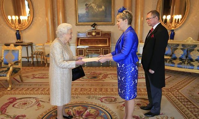 Посол Украины шокировала английскую королеву Елизавету II