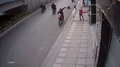 Карма в действии gif, воровство, гифки, карманники, мошенники, подборка, прикол