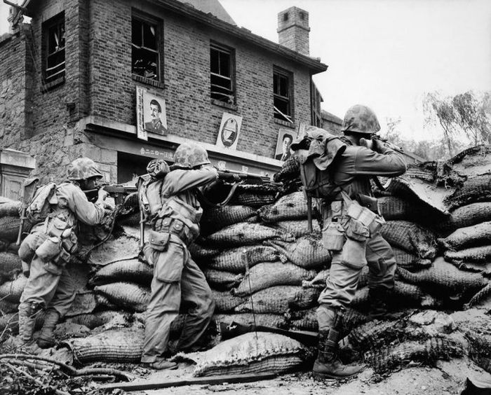 Корейская война на снимках военных фотографов (49 фото) Корейская война на снимках военных фотографов (49 фото)