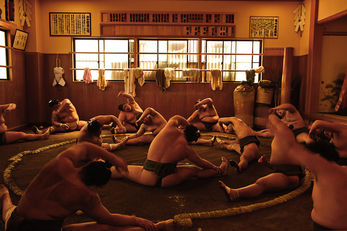 Уникальная возможность увидеть утреннюю тренировку борцов сумо