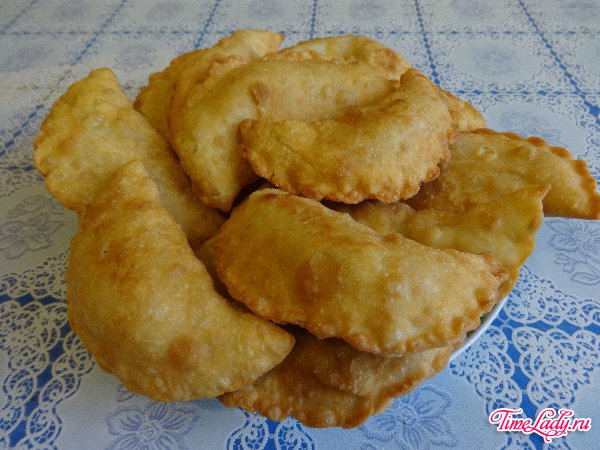 жаренные чебуреки с яйцами и луком Чебуреки с яйцами и луком.