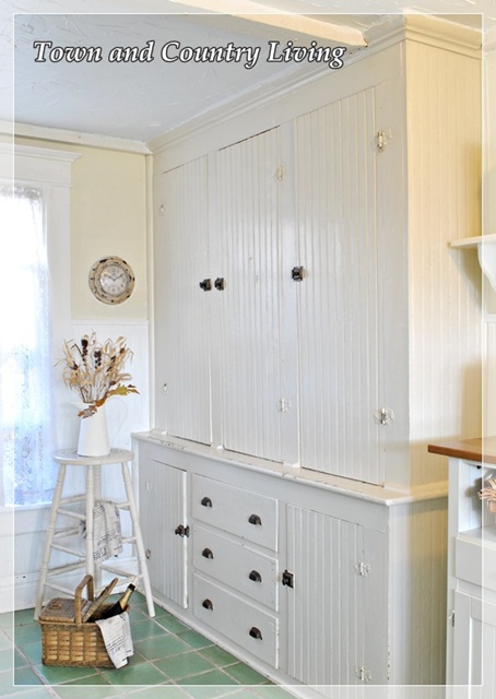 Built-in kitchen cabinet via Town and Country Living