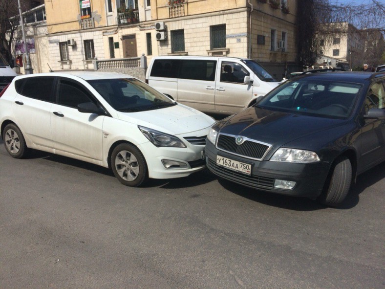 Лента ДТП в Севастополе: понедельник - день тяжёлый! (фото)