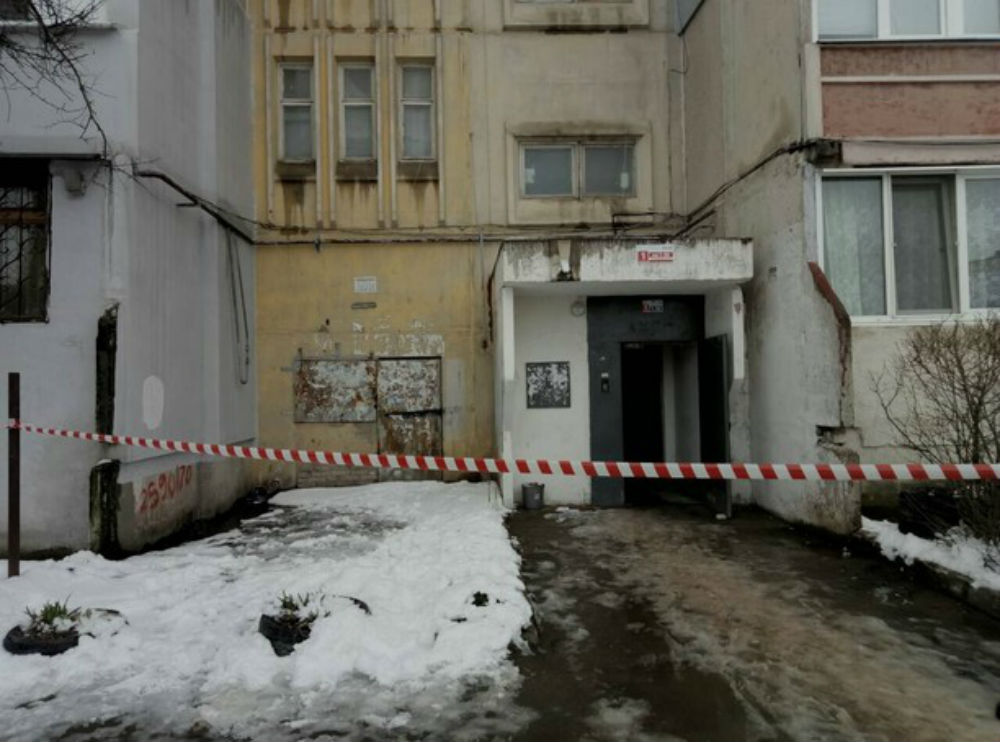 Супруга позвонила мне из лифта. Кричит в трубку, что нашего малыша в живых нет! Слезы, истерика... Супруга позвонила мне из лифта. Кричит в трубку, что нашего малыша в живых нет! Слезы, истерика...