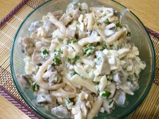 Салат из шампиньонов и кальмаров рецепт очень вкусный Салат из шампиньонов и кальмаров рецепт очень вкусный
