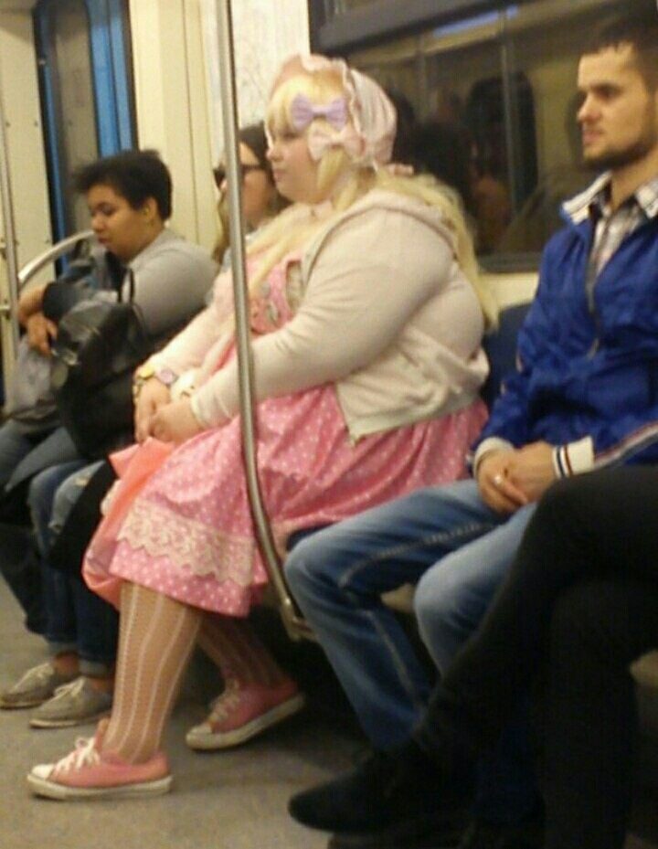 Безумная мода от странных пассажиров метро. С ним не соскучишься!!! Безумная мода от странных пассажиров метро. С ним не соскучишься!!!