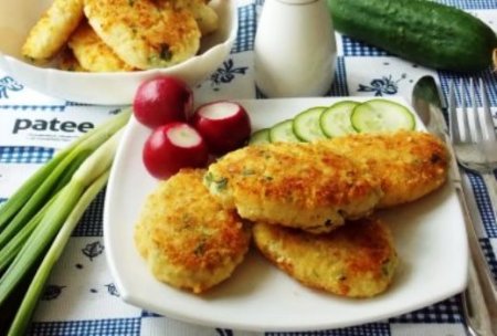 Рыбные котлеты с картофелем.