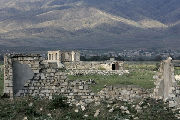В результате обстрела Азербайджаном приграничных территорий Нагорного Карабаха есть погибшие