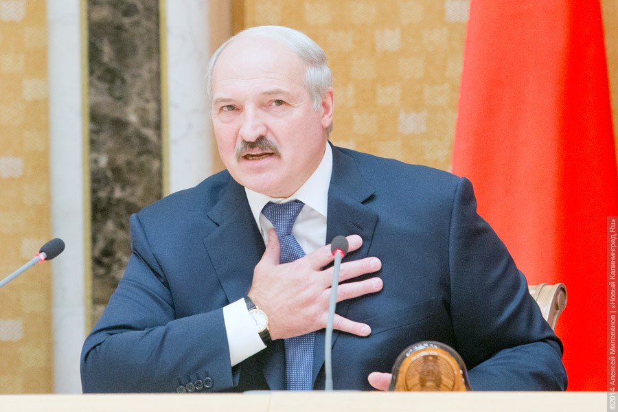 Лукашенко рассказал кто действительно заправляет украинские танки