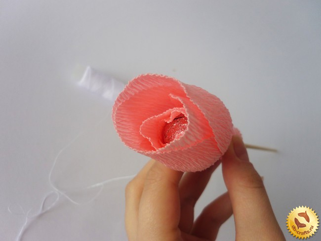 4 способа сделать розу из бумаги - Лайфхакер