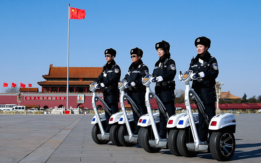 Полицейские на площади Тяньаньмэнь, Пекин, Китай интересное, фото