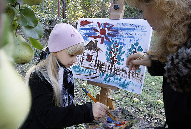«Раньше очень боялась». Монологи родителей, решивших не водить своих детей в школу «Раньше очень боялась». Монологи родителей, решивших не водить своих детей в школу